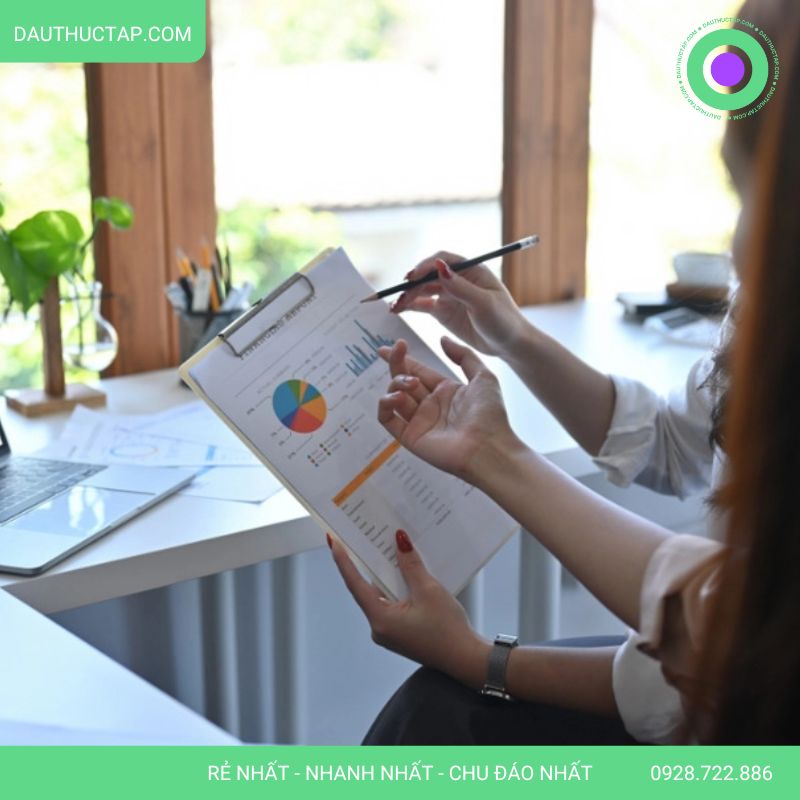 Thực tập sinh tham gia hỗ trợ làm báo cáo