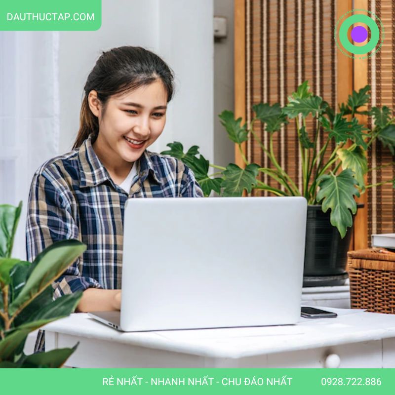 Thực tập sinh tài chính thường tham gia vào tổng hợp dữ liệu kế toán, kiểm tra sổ sách và lập báo cáo tài chính